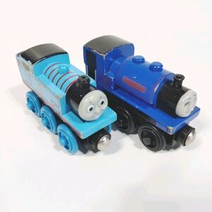 Thomas and Friends Wooden Railway Thomas and Sir Handel Magnetic Train Cars Brio